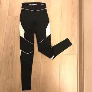 IVY PARK Other - Ivy Park Color Block Ankle Leggings (Size XS) IVY PARK Other - Ivy Park Color Block Ankle Leggings (Size XS)
